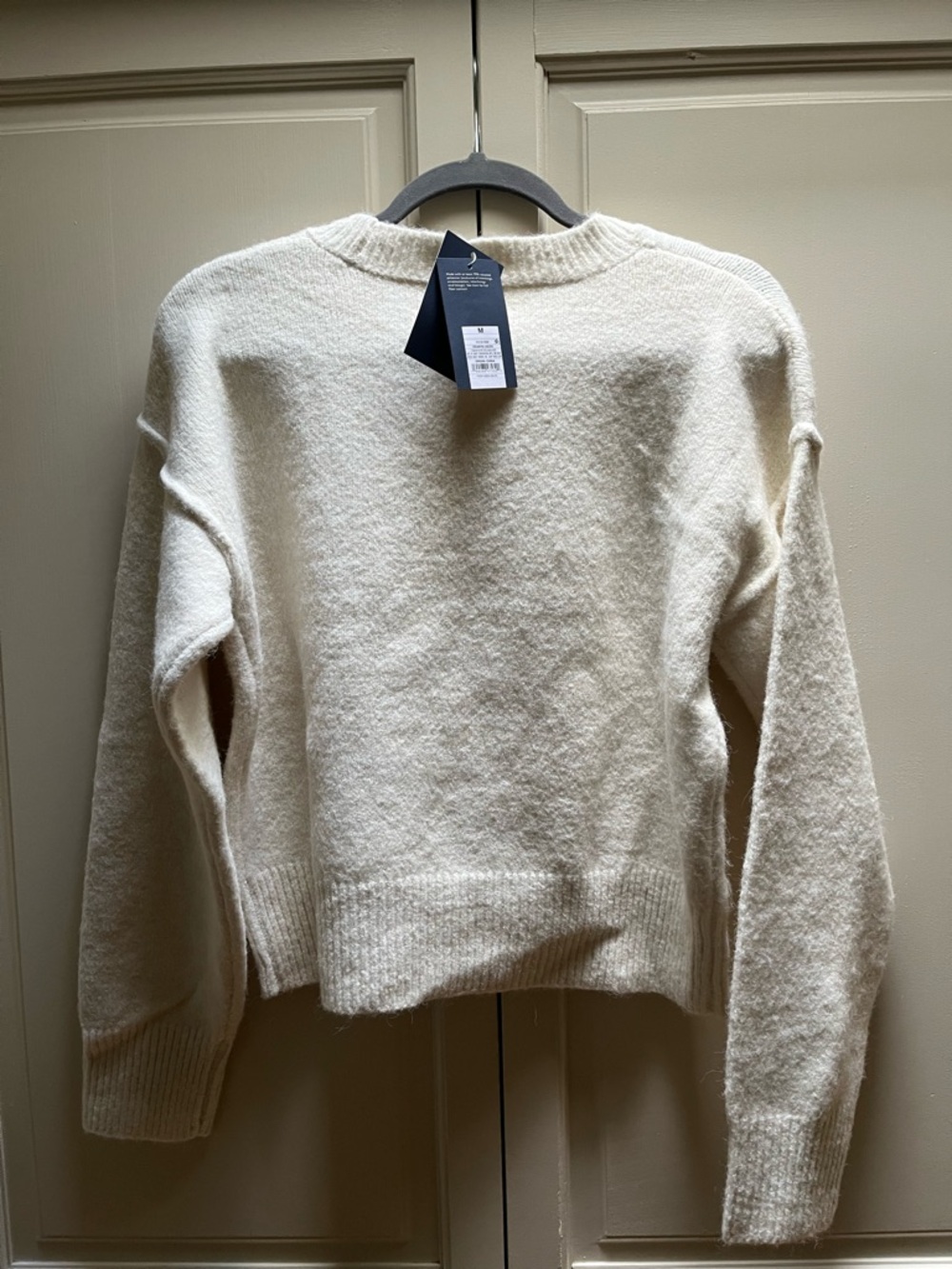 New with Tags Universal Thread Women’s Cream Crewneck Sweater. - Picture 3 of 4